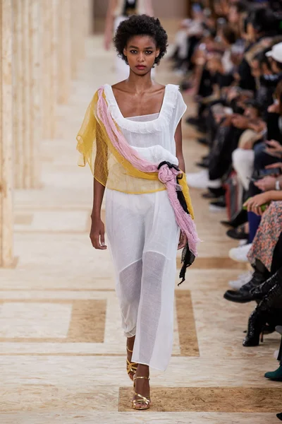 Look 48